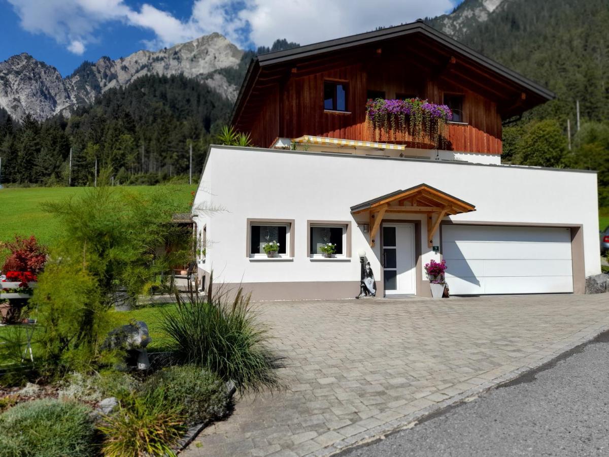 Haus Adrian Apartment Валд ам Арлберг Екстериор снимка