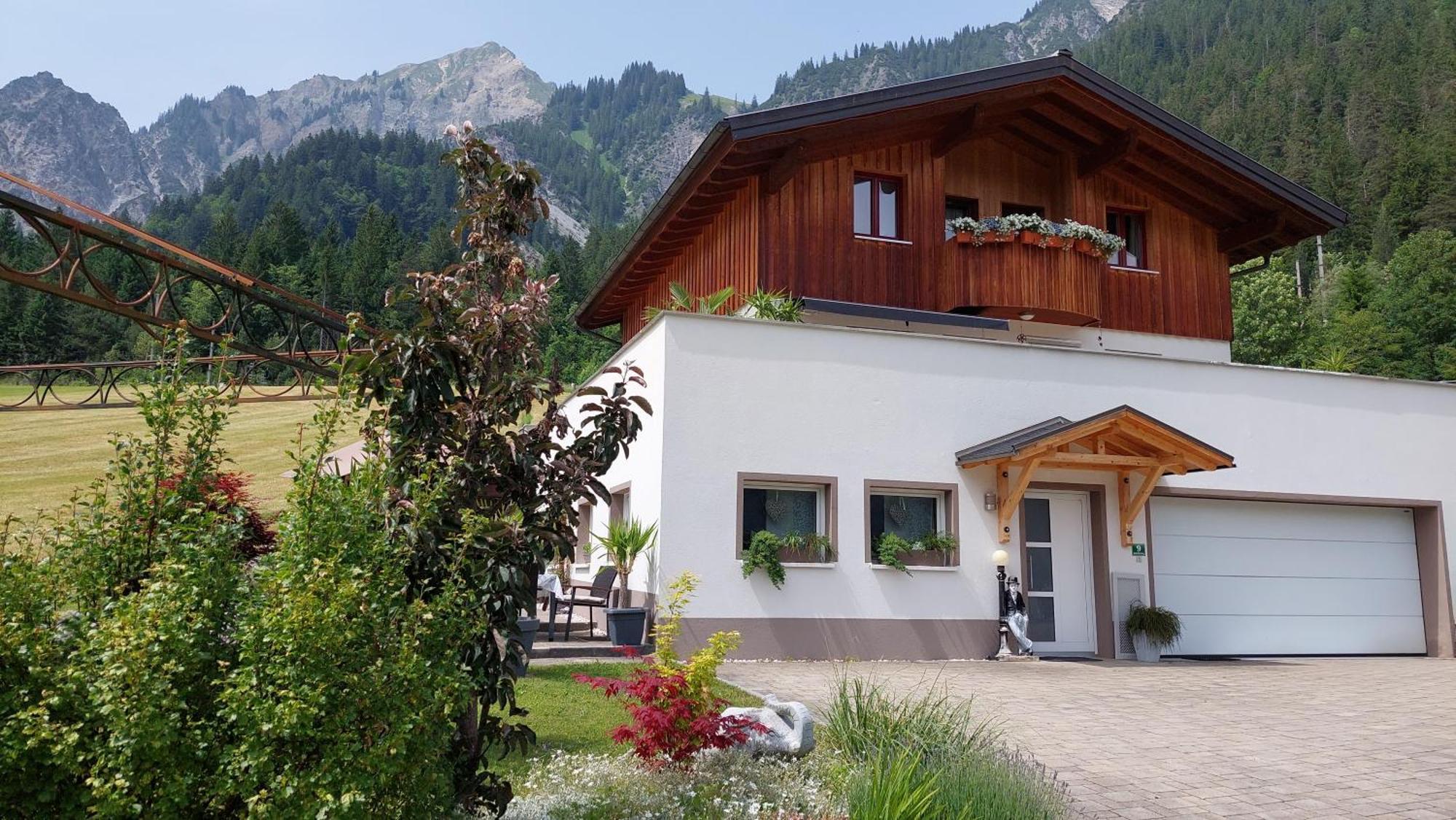 Haus Adrian Apartment Валд ам Арлберг Екстериор снимка